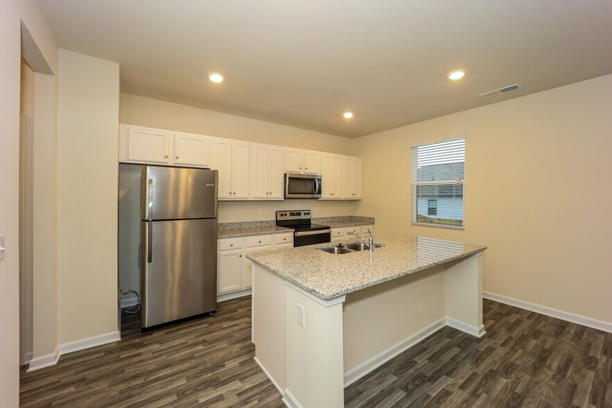 Building Photo - 372 Hamilton Pointe Dr