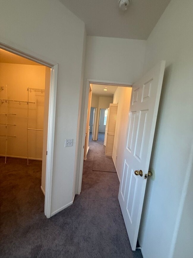Building Photo - 3 Bedroom Condo- Aliso Viejo