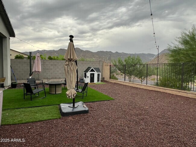 Building Photo - 21390 W Meadowbrook Ave