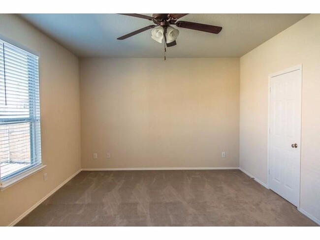 Building Photo - 4 bed 2.5 bath in Brookstone Community!!