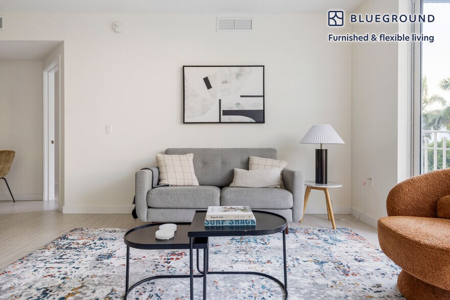 Building Photo - 3880 NE 6th Ave