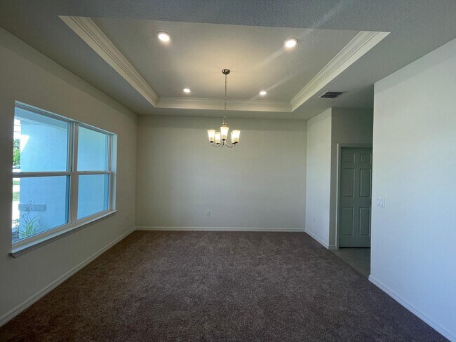 Building Photo - 2133 SE Flanders Rd