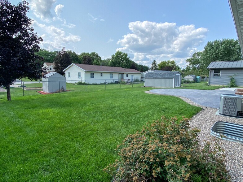 Building Photo - 1514 Sandlake Rd