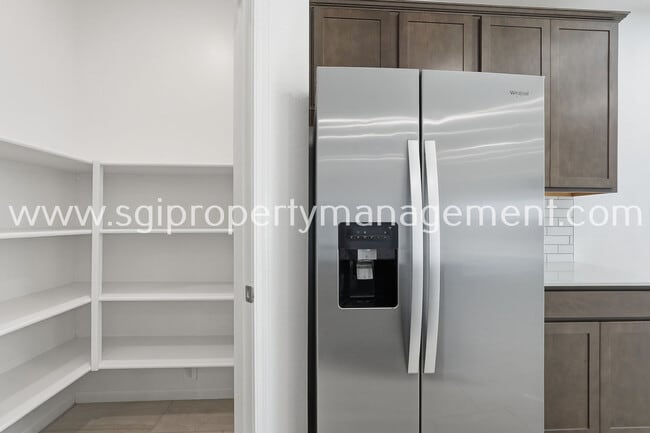 Building Photo - 25489 W Fraktur Rd