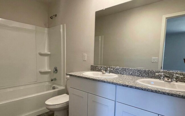 Building Photo - Charming 3 bed 2 bath home located in Eloy!