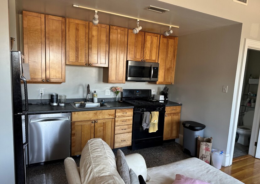 Building Photo - 605 Dorchester Ave