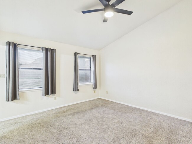 Building Photo - 3904 SW Parkridge Blvd