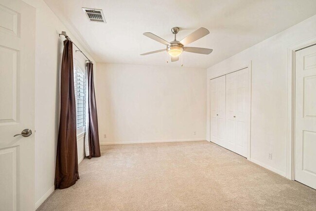 Building Photo - 5511 Courtyard Dr