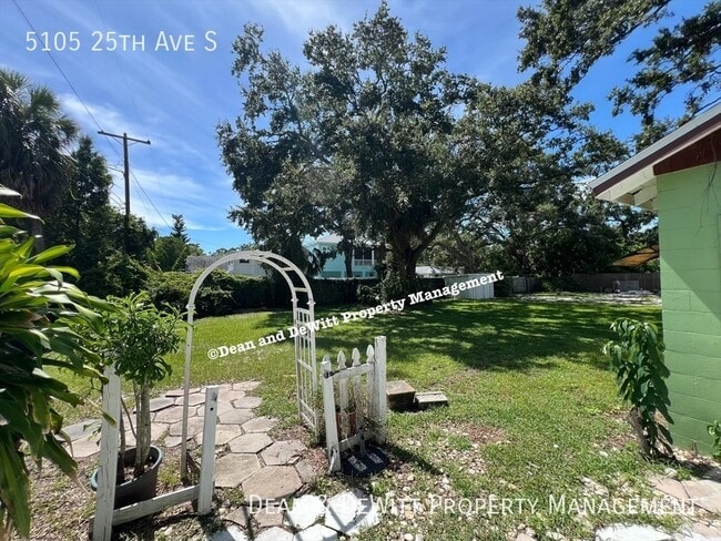 Building Photo - 5105 25th Ave S