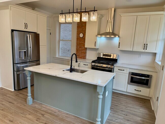 Building Photo - 226 Gross St