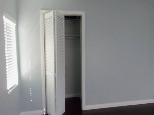 Closet - 6623 Babcock Ave