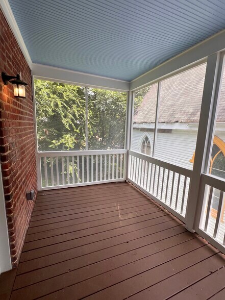 Building Photo - 1005 W High St