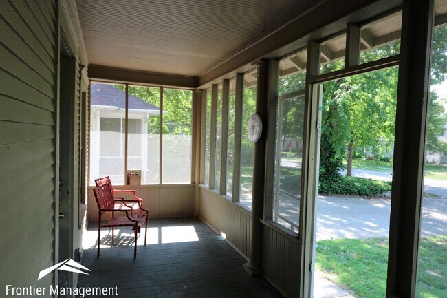 Building Photo - 1010 Ratone St