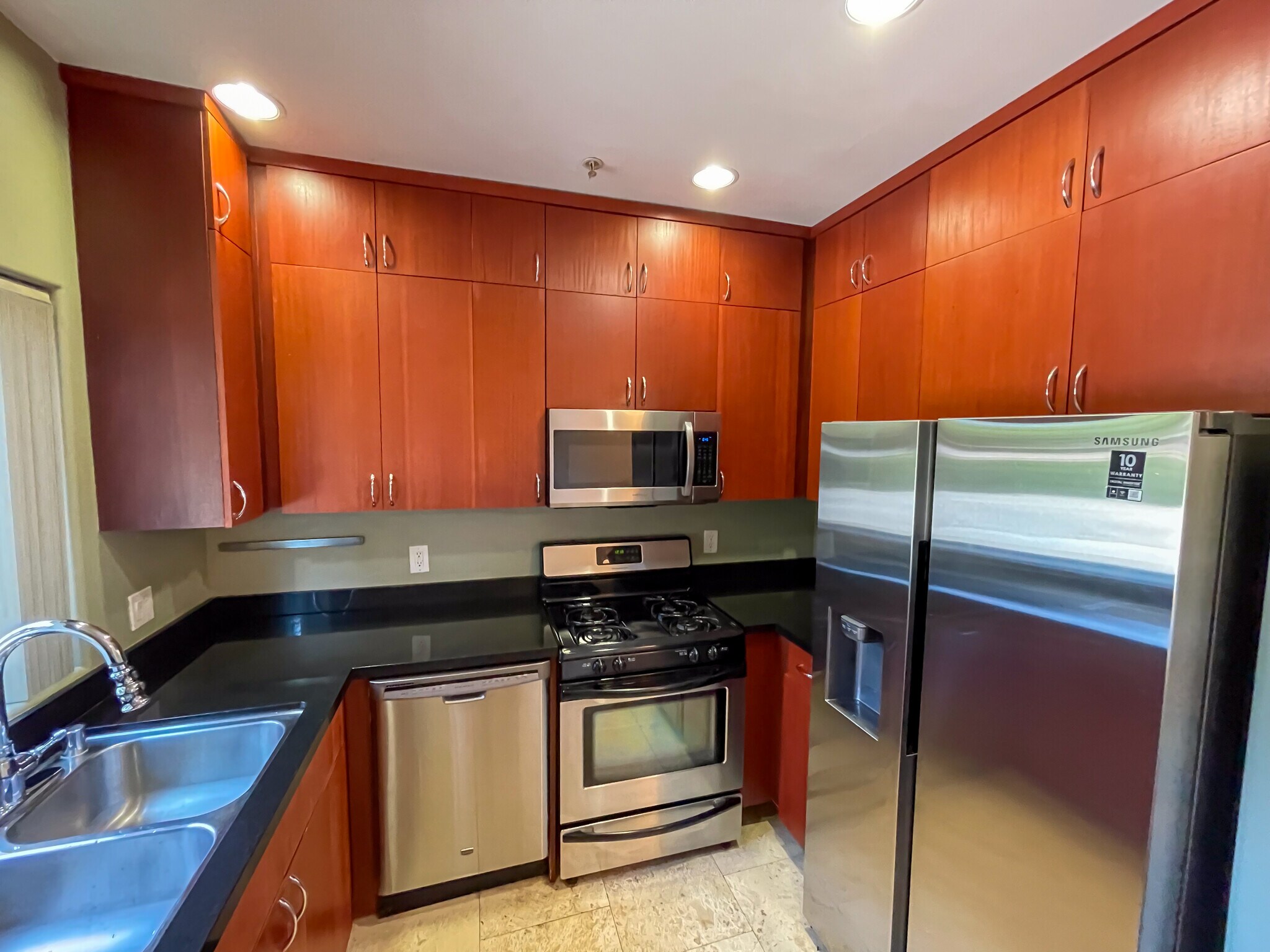 Building Photo - 2027 Beloit Ave