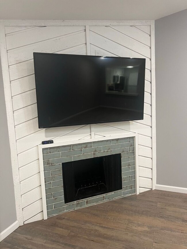 Building Photo - Updated One-Level Woodlake Villa