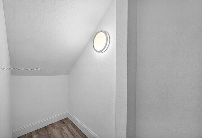 Building Photo - 640 SE 1st St