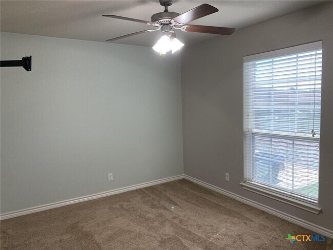 Building Photo - 5428 Stonehaven Dr