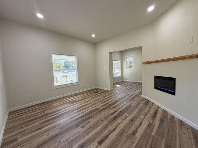 Building Photo - For Rent in Muskogee!