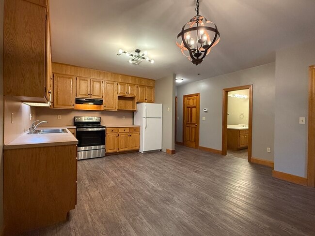 Building Photo - 11 Centre St