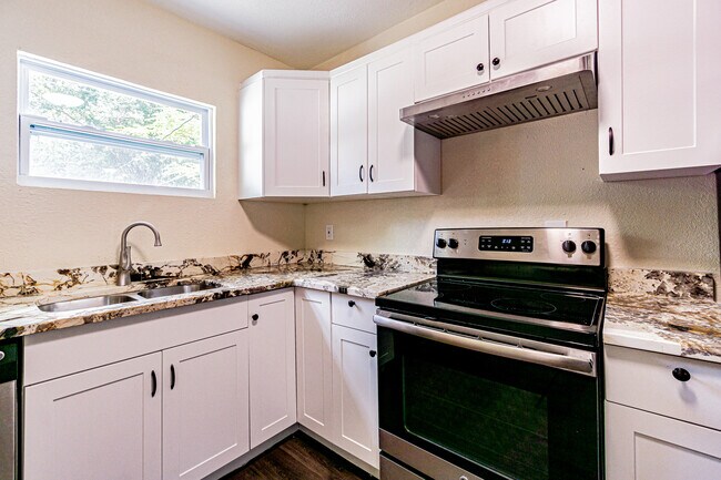 Building Photo - 505 E Virginia Ave