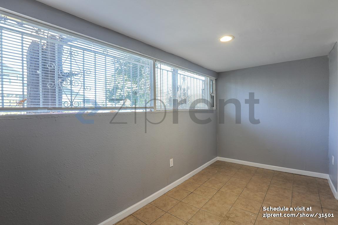 Building Photo - Unit