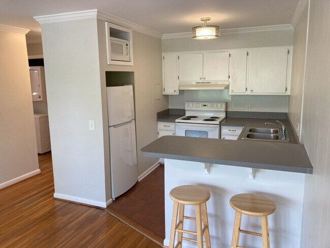 Building Photo - HISTORIC WAVERLY One Bedroom One Bath Condo