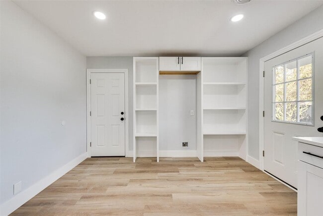 Building Photo - Built for Entertaining. Designed for Living. Fresh Style. Smart Layout. Perfect Location