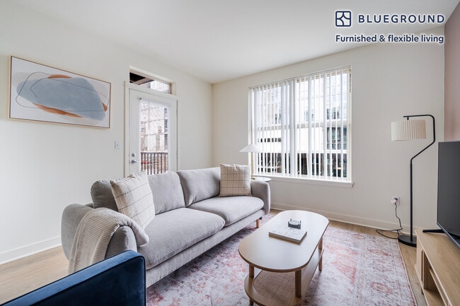 Building Photo - 11000 NE 10th St