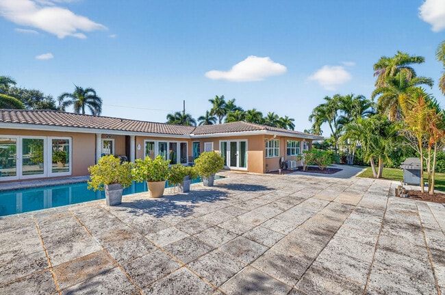 Building Photo - 2871 NE 26th Ct