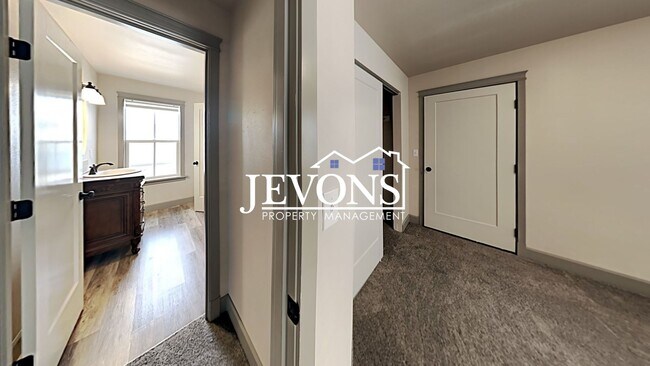 Building Photo - Spacious home with fully equipped kitchen and 2-car garage near Stewart Park