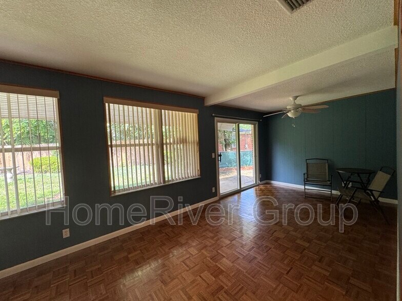 Building Photo - 2204 Tegner Dr