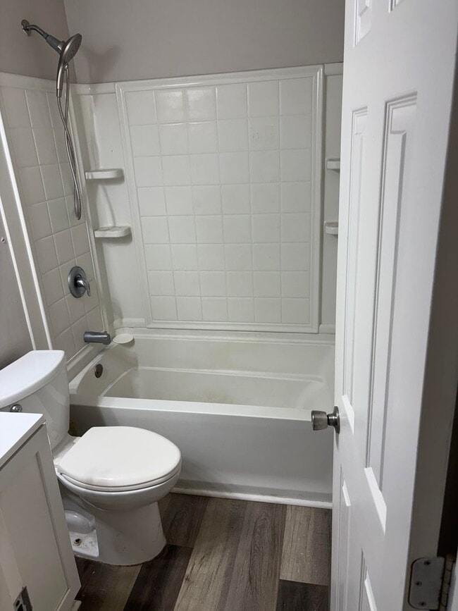Building Photo - FOR RENT 3 bed 1 bath!