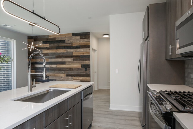 Building Photo - 5117 Fairview Ave