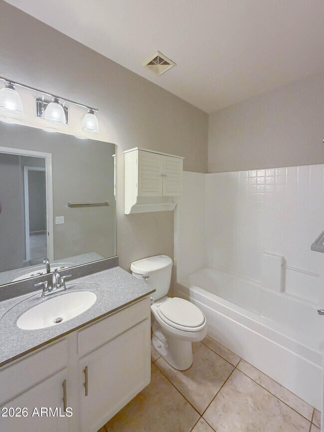 Building Photo - 203 W Cedar Dr
