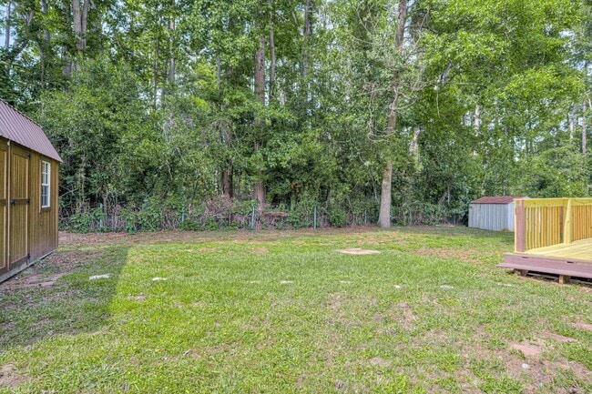 Building Photo - 323 Forest Ct