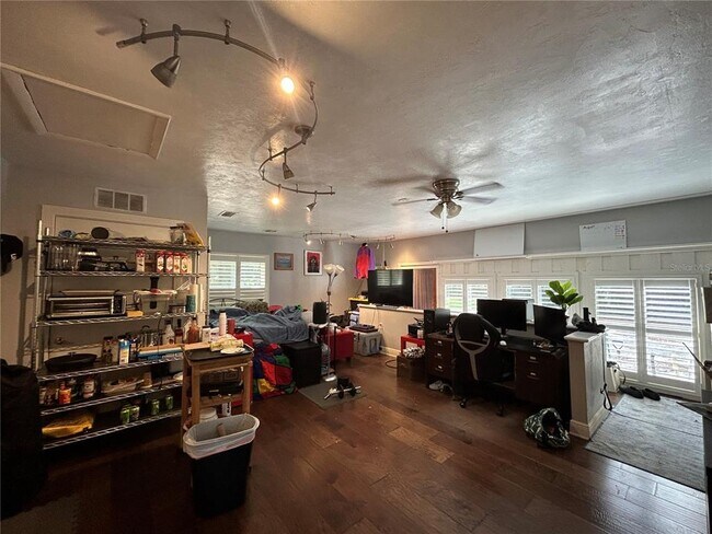 Building Photo - 608 SW 80th Blvd