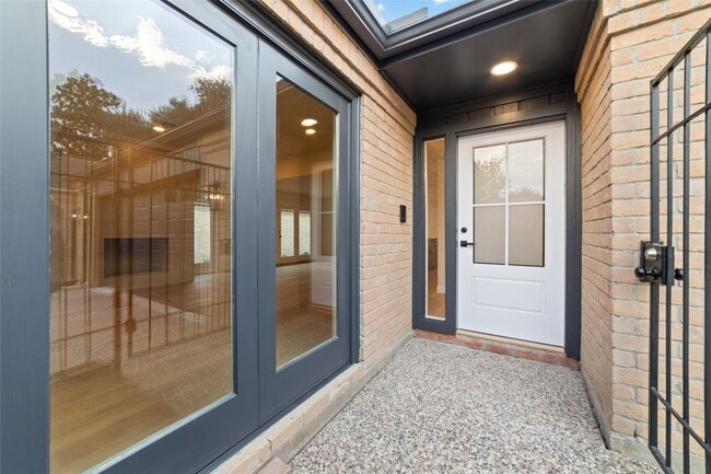 Building Photo - 15651 Whitewater Ln