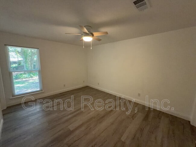 Building Photo - 6733 Applegate St
