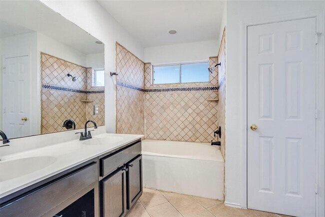 Building Photo - 1032 Doras Dr