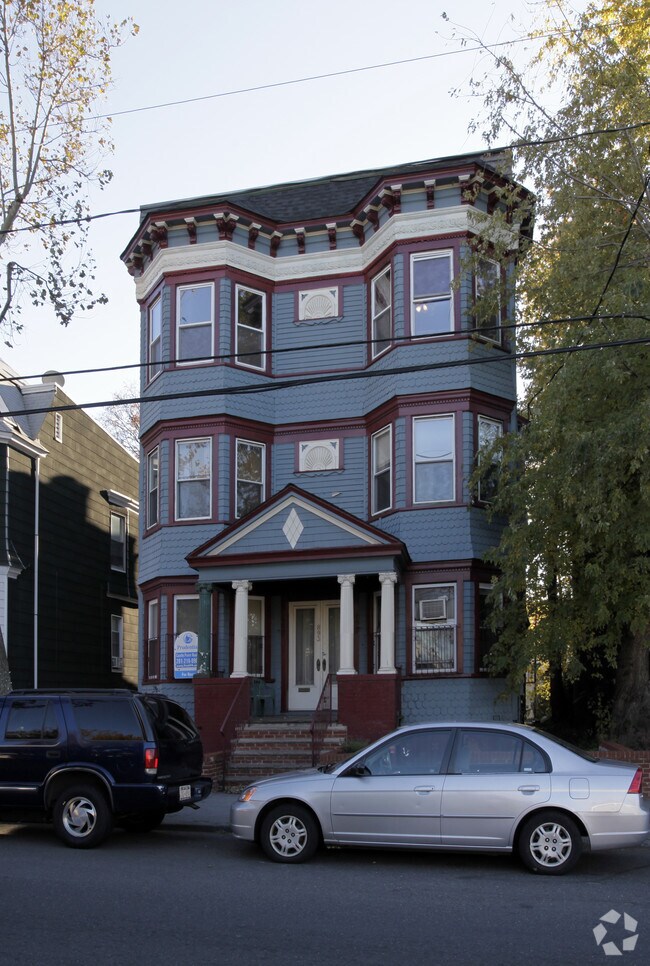 Building Photo - 893 Montgomery St