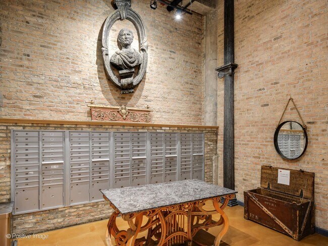 Building Photo - 2545 S Dearborn St