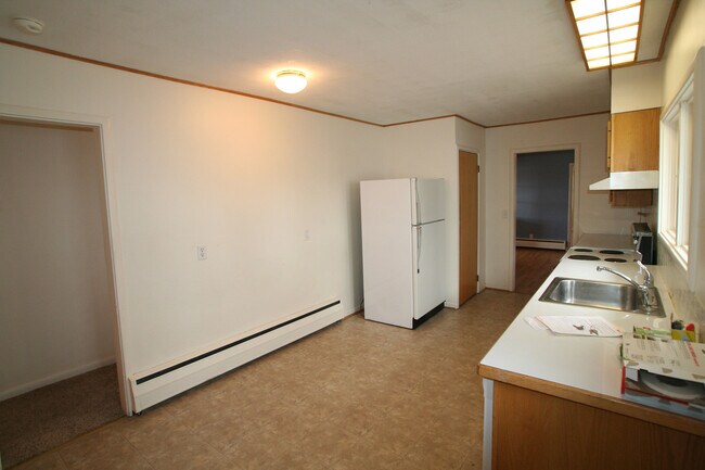 Building Photo - Single Family Home off Frontage Rd!