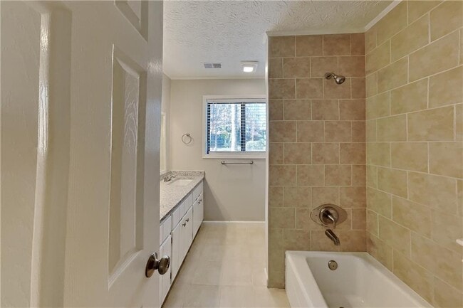 Building Photo - 2041 Kramer Way