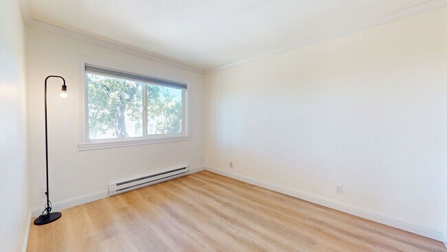 Building Photo - Beautiful 2 Bedroom Condo In Oakland!