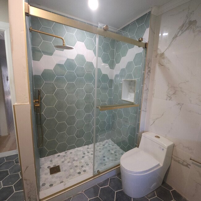 Building Photo - 214 Hermitage St