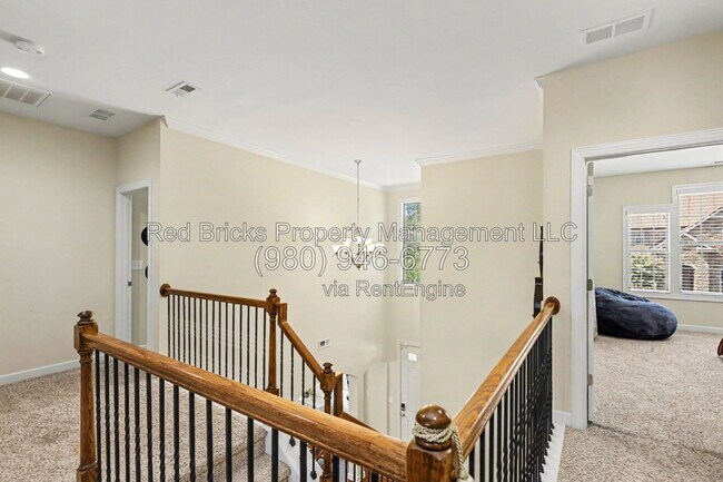 Building Photo - 747 Coralbell Way