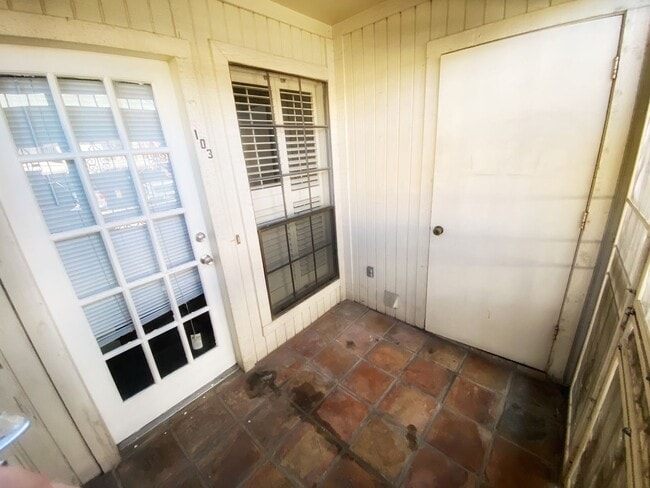 Building Photo - 2 BD/1.5 BATH MOVE IN NOVEMBER MINUTES FROM MCNAY ART MUSEUM!