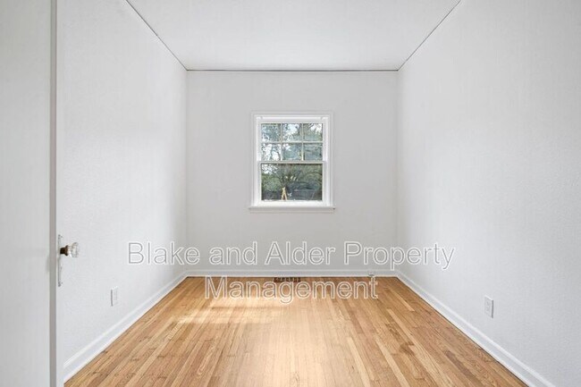 Building Photo - 3622 SE Harrison St