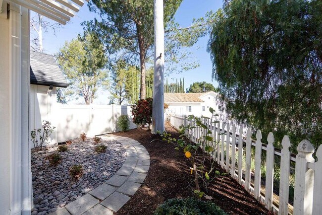 Building Photo - 29961 Camino Del Sol Dr