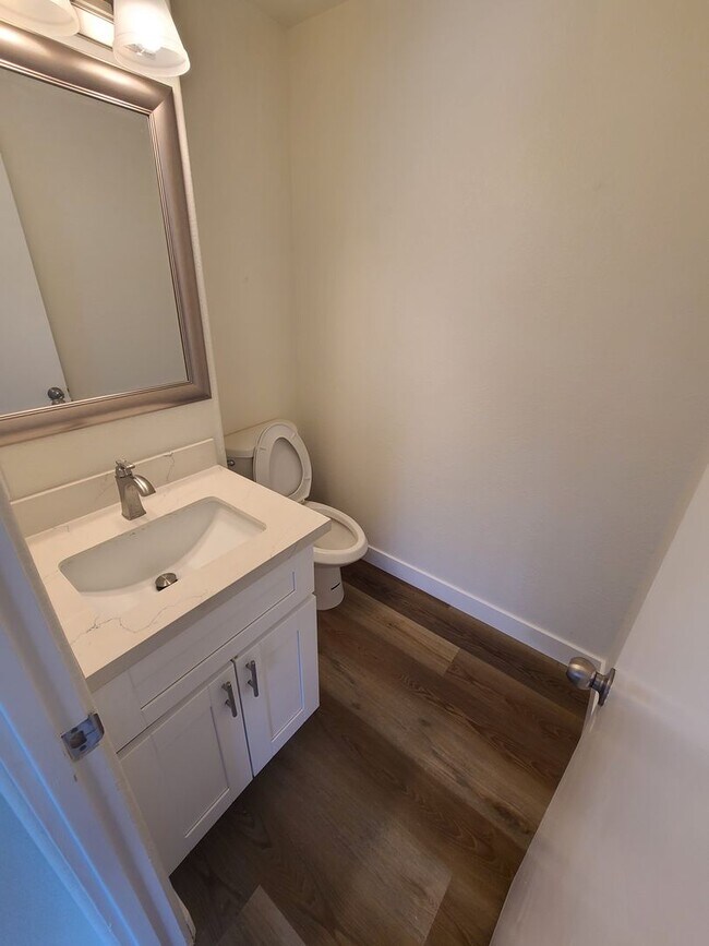 Building Photo - 2 Bed/2.5 Bath plus Large Bonus Room - For...